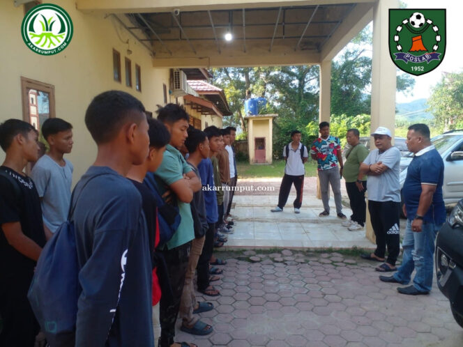 
					Ketum Poslab Acun Lepas Keberangkatan Poslab U-17 Menuju Asahan