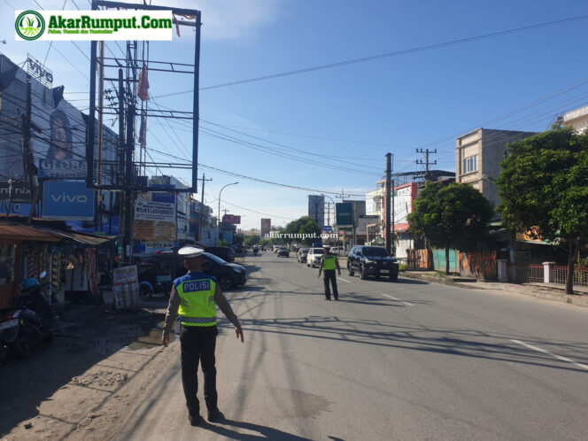 
					Polres Labuhanbatu terus melaksanakan pengamanan untuk memastikan kelancaran arus lalu lintas di wilayah hukumnya. Pada hari Selasa (08/04/2025)