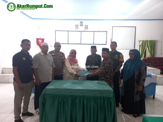 
					Babinsa Koramil 11/KP Kodim 0209/Labuhanbatu Sertu Bagus Brahmana menghadiri undangan dalam rangka pelaksanaan Serah terima Jabatan PJ. Kepala Desa Mandalasena, Kamis (10/04/2025)