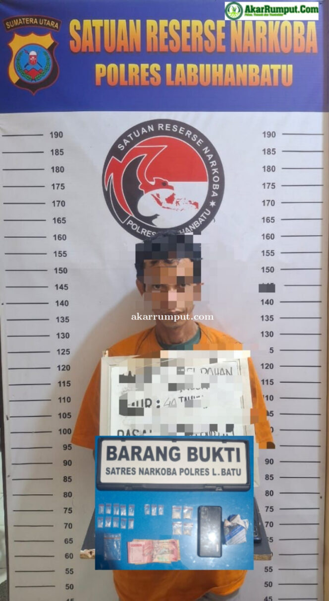 
					Terduga pelaku seorang pria berinisial AP alias INCEK (40), warga Jalan Sirandorung Gang Ketapel Kelurahan Sirandorung Kecamatan Rantau Utara beserta barang bukti