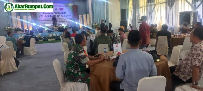 
					Babinsa Koramil 11/KP Serka A.Saputra mewakili Danramil 11/KP hadiri kegiatan peresmian pabrik bio CNG komersial mengangkat tema mencapai ketahanan energi bagi Indonesia dengan mengurangi polusi di balai karyawan Dusun emplasmen Desa bukit Tujuh Kecamatan Torgamba Kabupaten Labuhanbatu Selatan pada Jumat (24/04/2025)