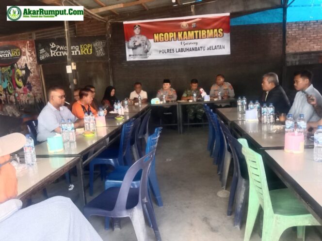 
					Danramil 11/KP Kodim 0209/Labuhanbatu Mayor Inf Hendra Gunawan hadiri acara Ngopi Kamtibmas bersama Polres Labuhanbatu Selatan bertempat di warung Kopi kawanku Jalan Lintas Sumatera Cikampak Desa Aek Batu Kecamatan Torgamba Kabupaten Labuhanbatu Selatan, pada Jumat kemarin (25/04/2025)
