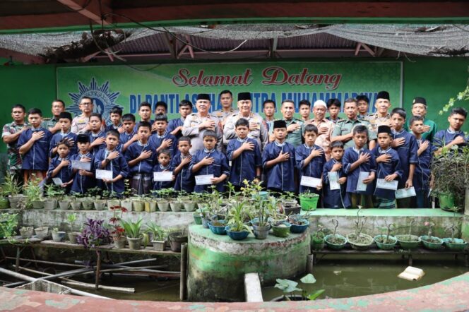 
					Sinergi TNI-POLRI, Kapolres Labuhanbatu dan Kodim 0209/Labuhanbatu Sambangi Panti Asuhan Penuh Kehangatan