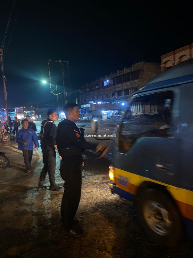 
					im Presisi Sat Samapta Polres Labuhanbatu melaksanakan patroli malam hari di sejumlah titik rawan kemacetan dan kriminalitas di seputaran Kota Rantauprapat, Sabtu (05/04/2025)