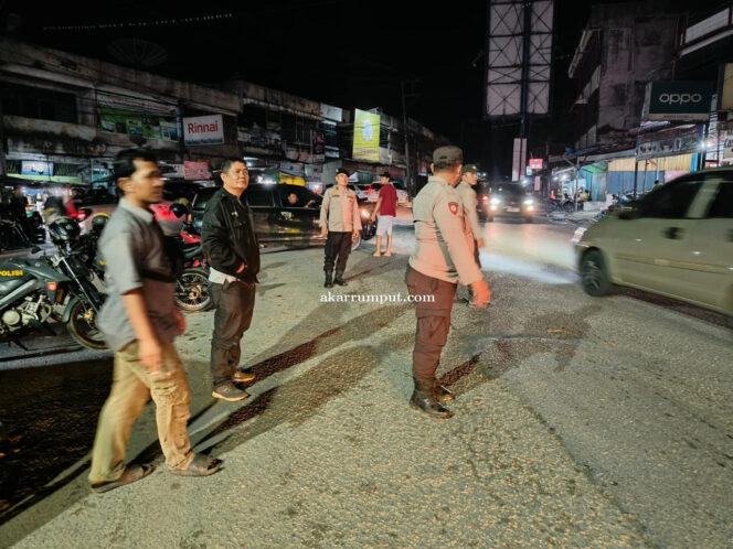
					Polsek Bilah Hulu melaksanakan patroli presisi pada Sabtu, (05/04/2025), di sepanjang Jalan Lintas Sumatera (Jalinsum) Aek Nabara, Kabupaten Labuhanbatu, dengan tujuan memberantas tindak kejahatan 3C: pencurian dengan kekerasan (curas), pencurian dengan pemberatan (curat), dan pencurian kendaraan bermotor (curanmor)
