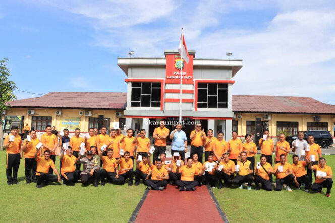 
					Keluarga besar Polres Labuhanbatu menggelar acara syukuran bagi personel yang merayakan ulang tahun di bulan April. Kegiatan ini merupakan wujud perhatian dan kebersamaan sebagai bentuk penghargaan kepada anggota