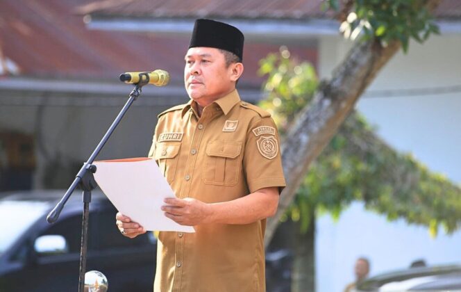 
					Kepala Badan Penelitian dan Pengembangan (Balitbang) Labuhanbatu, H. Zuhri M.Si, memimpin apel gabungan kelompok I lingkungan Pemkab Labuhanbatu, di Lapangan BKPP Komplek Kantor Bupati Labuhanbatu Kelurahan Ujung Bandar Kecamatan Rantau Selatan, Senin (26/05/2025)