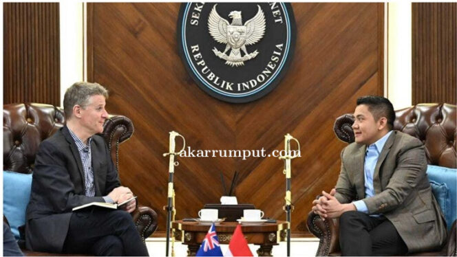 
					Sekretaris Kabinet Teddy Indra Wijaya bertemu dengan Duta Besar Australia untuk Republik Indonesia, Roderick Bruce Brazier, di Gedung Sekretariat Kabinet, Jakarta, pada Senin, 12 Mei 2025, guna membahas rencana kunjungan resmi Perdana Menteri (PM) Australia, Anthony Albanese. Foto: BPMI Setpres/Cahyo