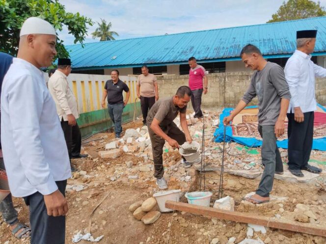 
					Bati Tuud Koramil 07/ AKB ikut menghadiri undangan acara kegiatan peletakan batu pertama dalam rangka pembangunan rumah Tahfidz Quran dan tempat Ibadah yang dilaksanakan di MTs Al-Wasliyah Desa Simpang Marbau  dalam rangka mendukung program pemerintah tentang minat baca Al-Quran dan meningkatkan ibadah bagi generasi muda, Jumat (16/05/2025)