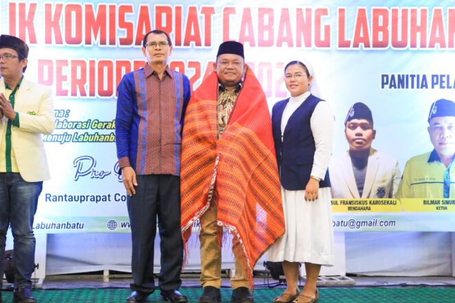 
					Wabup saat menghadiri pelantikan pengurus Pemuda Katolik Komisariat Cabang Labuhanbatu periode 2024-2027 di Rantauprapat Convention Centre, Jalan Ika Bina, Kelurahan Sioldengan, Kecamatan Rantau Selatan, Sabtu (17/05/2025)