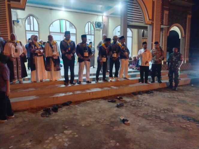 
					Babinsa Koramil 10/Tanjung Medan Sertu Dedi Santoso Mewakili Danramil 10/Tanjung Medan menghadiri acara pemberangkatan calon jamaah haji Tahun 2025 M/1447H di Masjid Al Raudah Desa Tanjung Medan Kecamatan Kampung Rakyat Kabupaten Labuhanbatu Selatan. Senin Malam (19/05/2025)