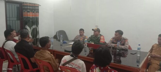 
					Babiinsa hadiri mediasi bersama dengan Bhabinkamtibmas, Kepala Desa, Para Perangkat Desa, Tokoh - Tokoh Masyarakat serta kedua belah pihak yang bertikai