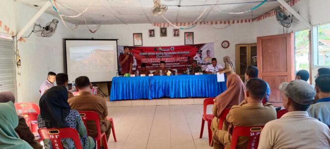 
					Babinsa Koramil 05/BD Kodim 0209/LB Serda Harmoko Panjaitan menghadiri Musyawarah Desa Khusus (Musdesus) Selasa (27/05/2025)