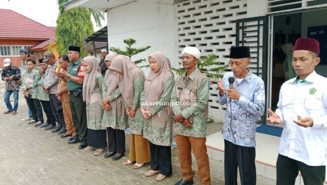 
					Babinsa Koramil 09/NL Peltu Muhammad Hakim, mewakili Danramil 09/NL Kapten Cba. Pandapotan Matondang, SH, MH, menghadiri acara pelepasan kontingen Musabaqah Tilawatil Qur’an (MTQ) dan Festival Nasyid Kecamatan Bilah Hilir tahun 2025 di lapangan Kantor Camat Bilah Hilir Kabupaten Labuhanbatu, Senin (28/04/2025)