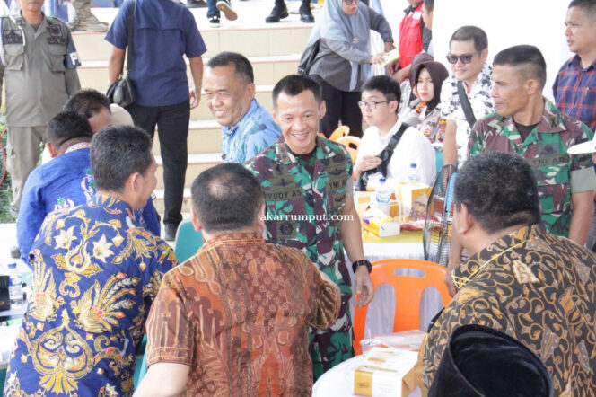 
					Letkol Inf Yudy Ardiyan Saputro, S.IP., selaku Dandim 0209/Labuhanbatu turut menghadiri acara peringatan Hari Buruh Internasional (May Day) Tahun 2025 di Lapangan Sepakbola Stadion Binaraga, Kelurahan Binaraga, Kecamatan Rantau Utara, Kabupaten Labuhanbatu. (Kamis, 01/05/2025)