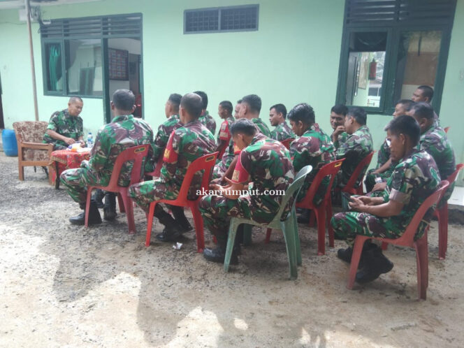 
					Danramil 05/BD Kapten lnf Sabar Ifantri Simanjuntak secara  rutin melaksanakan jam Komandan kepada anggota bertempat di halaman koramil 05/BD Kecamatan Aek Natas Kabupaten Labuhanbatu Utara, Rabu (14/05/2025)