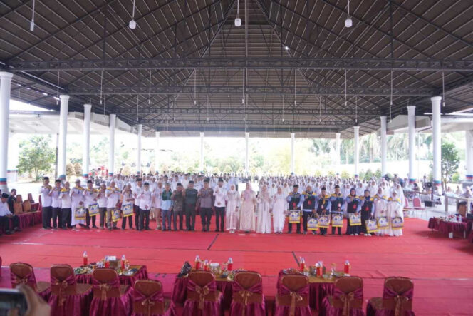 
					Babinsa Koramil 11/KP Peltu  Ahmad Nawi Harahap mewakili Danramil 11/KP menghadiri Acara Tepung Tawar dan Upah-Upah Haji di Pondok Rumah Dinas Bupati Labuhanbatu Selatan Desa Hadundung Kecamatan Kotapinang Kabupaten Labuhanbatu Selatan, Rabu (14/05/2025)