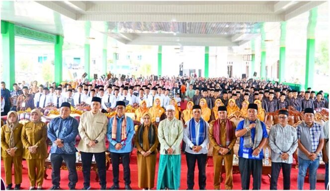 
					Bupati Labuhanbatu, dr Hj. Maya Hasmita Sp.OG M.KM, menghadiri pelepasan santri dan santriwati MTS, MA, dan SMK angkatan XXXI, Tahun Ajaran (TA) 2024/2025