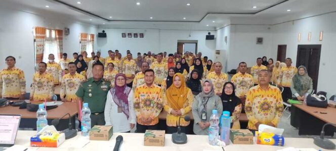 
					Danramil 01/AK Mayor Inf Parlindungan Sinaga, S.H., mengikuti penyuluhan dan optimasi lahan, luas tambah tanam dan brigade pangan di Kantor Dinas Pertanian Desa Damuli Kebun Kecamatan Kualuh Selatan Kabupaten Labura, Kamis (12/06/2025)
