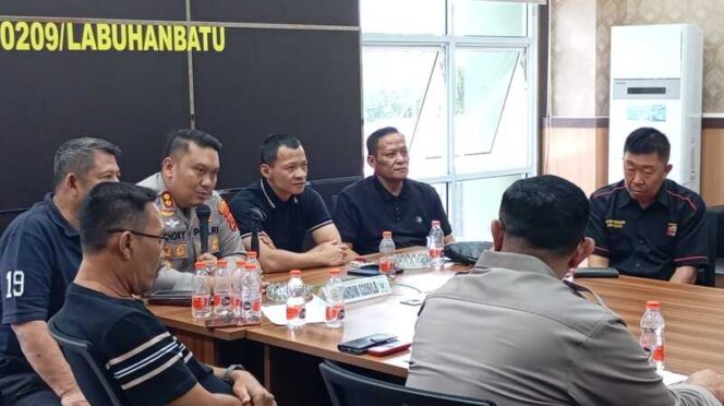 
					Rapat persiapan kejuaran menembak Perbakin Labuhanbatu, di Aula Kodim 0209/Labuhanbatu