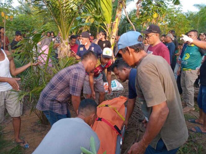 
					Evakuasi Mayat, Fhoto: Istimewa