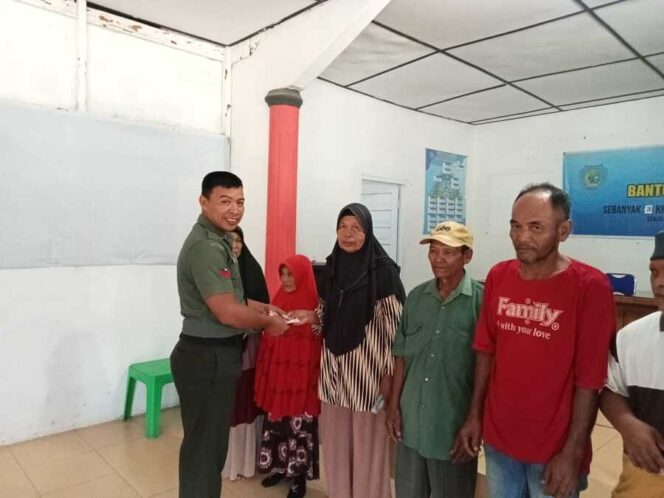 
					Babinsa Koramil 09/NL Koptu Irawadi menghadiri kegiatan penyaluran Bantuan Langsung Tunai Dana Desa (BLT-DD) yang dilaksanakan di Aula Kantor Desa Negeri Lama Seberang Kecamatan Bilah Hilir Kabupaten Labuhanbatu, Selasa (17/06/2025)