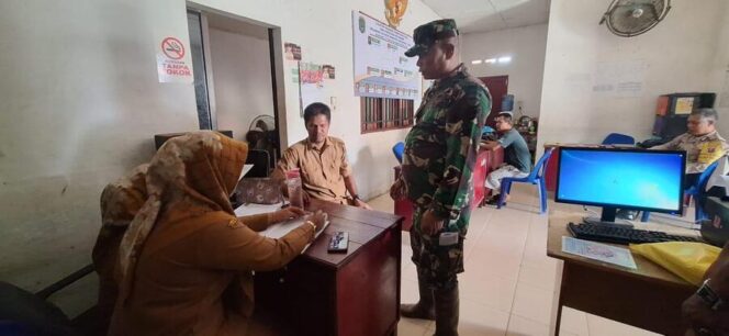
					Babinsa Koramil 05/BD Sertu Horas Pasaribu melaksanakan Puldata Ter bersama Perangkat Desa bertempat di Kantor Desa perkebunan Aek Pamingke Kecamatan Aek Natas Kabupaten Labuhanbatu Utara, Selasa kemarin (17/06/2025)