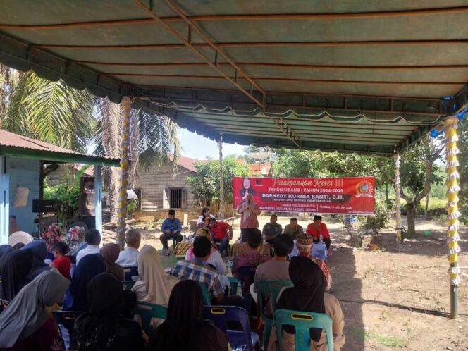 
					Babinsa Koramil 12/LP Serda Edy Harahap, menghadiri  pelaksanakan kegiatan Reses III Tahun Sidang I Tahun 2024-2025, oleh  anggota DPRD Provinsi Sumatera Utara Darnedy Kurnia Santi, S.H., berlokasi di Lingkungan Pijor Koling Kelurahan Langga payung Kecamatan Sungai Kanan Kabupaten Labuhanbatu Selatan, Rabu (18/06/2025)