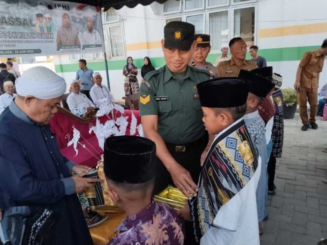 
					Serka Ahmad Saedan dan Serda Buhori Hadiri Pelaksanaan Sunat Massal Gratis di Puskesmas Kualuh Selatan