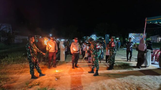 
					Kegiatan Pawai Obor yang berlangsung meriah di lapangan sepak bola Negeri Lama Kecamatan Bilah Hilir Kabupaten Labuhanbatu, Sabtu malam (28/06/2025)