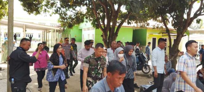 
					Dandim 0209/Labuhanbatu Letkol Inf Yudy Ardiyan Saputro, S.IP turut hadir mendampingi dan mengantar Saudari Intan Mutiara Nasution dalam acara serah terima santri baru ke Pondok Pesantren Al-Rasyid, Sabtu (26/07/2025)