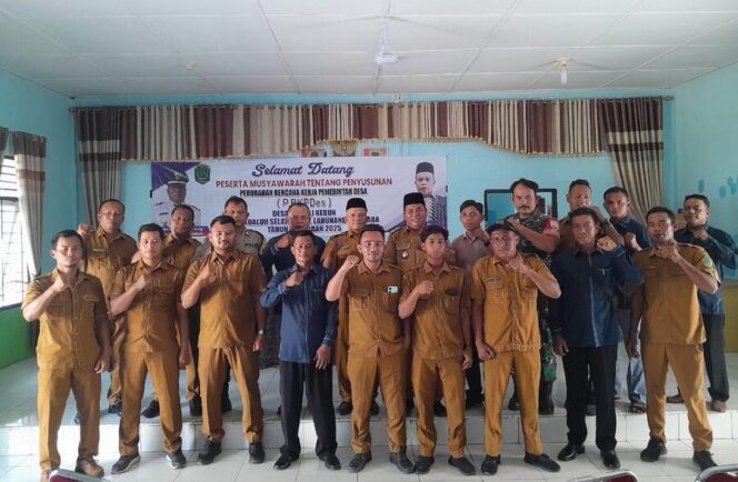 
					Babinsa Koramil 01/Aek Kanopan Pelda TJ. Silaban musyawarah perubahan RKPAD dan APBD Senin (30/06/2025)