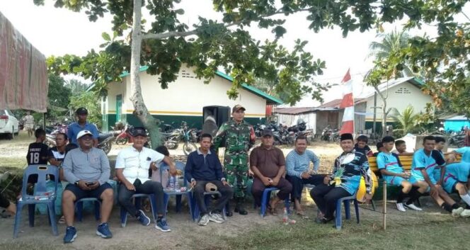 
					Babinsa Koramil 04/Labuhan Bilik  Sertu Maulana Chalik menghadiri undangan Pembukaan Turnamen Sepak Bola antar Divisi dalam rangka memperebutkan Piala Bergilir PT CSR (Cisadane Sawit Raya), Tbk Sabtu (05/07/2025 )