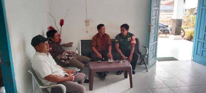 
					Babinsa Koramil 09/NL Sertu Muhammad Ridwan, melaksanakan kegiatan Komsos Senin (07/08/2025)