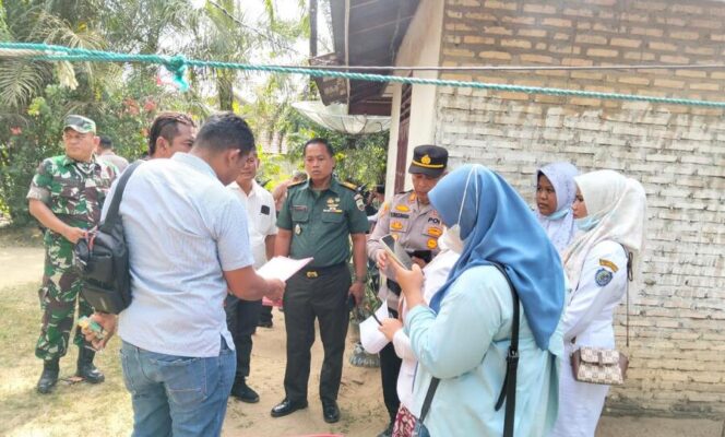 
					Danramil 13/AN Kapten Inf AD.Manik bersama anggota Babinsa langsung turun ke lokasi kejadian Senin, (14/07/2025)