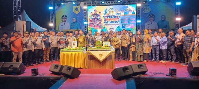 
					11/KP dipimpin Danramil 11/KP Mayor Inf Hendra Gunawan hadiri kegiatan penutupan HUT Kabupaten Labuhanbatu Selatan ke-17, Senin (21/07/2025)