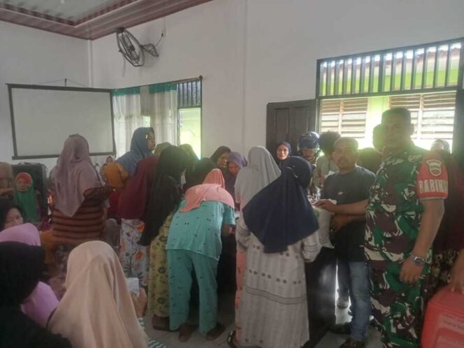 
					Babinsa Koramil 05/BD Sertu Kuswinardi pendampingan pendistribusian penyaluran beras pangan bantuan Pemerintah, Jumat (25/07/2025).