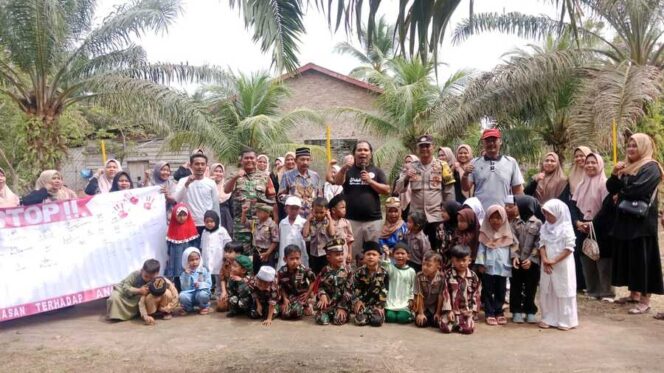 
					Babinsa Koramil 09/NL Serda Renol Gultom mewakili Danramil 09/NL Kapten Cba. Pandapotan Matondang, S.H., M.H., menghadiri kegiatan yang dilaksanakan di TK Nurul Hikmah, Jumat (25/07/2025)