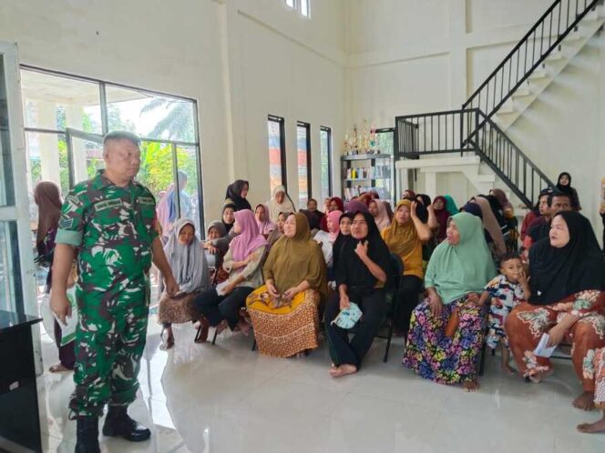 
					Babinsa Koramil 07/AKB Serka Ismail Siregar, melaksanakan pendampingan dalam kegiatan pendistribusian Beras Pangan Bantuan Pemerintah, Kamis (31/07/2025)