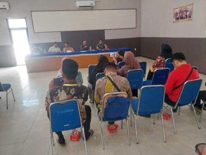 
					Danramil 12/LP Kapten Inf J. Sembiring menghadiri sekaligus melaksanakan rapat koordinasi pembentukan panitia HUT ke-80 RI,, Kamis (31/07/2025)