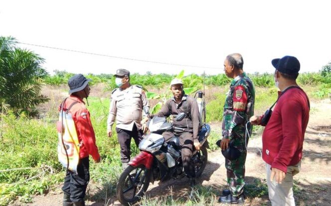 
					Bersama unsur Manggala Agni, Bhabinkamtibmas, dan Perangkat Desa guna mencegah potensi kebakaran hutan dan lahan di musim kemarau, Sabtu (02/08/2025)