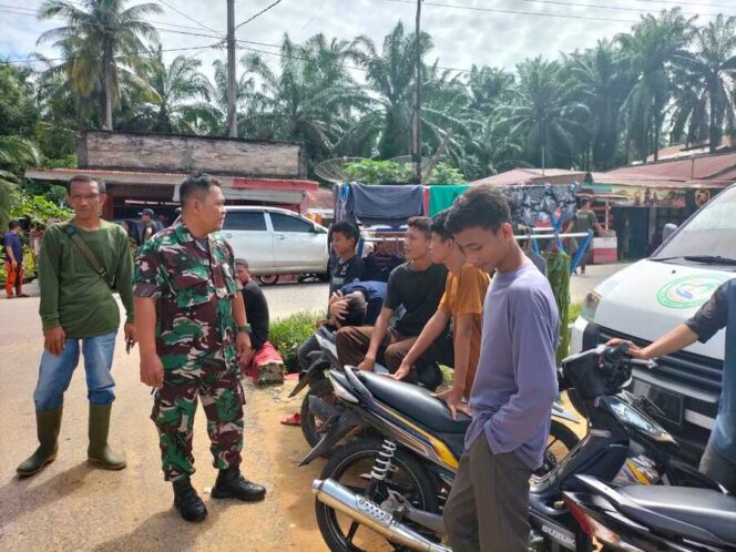 
					Babinsa Koramil 12/LP Sertu Datuk Andi Irwansyah, cepat turun langsung ke Desa Sampean, Selasa (12/08/2025)