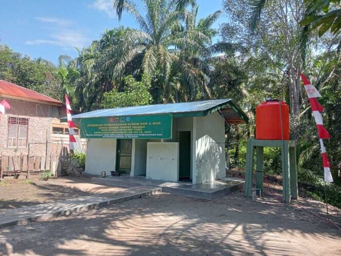 
					Pembangunan sumber air bersih melalui sumur bor dan fasilitas MCK (Mandi, Cuci, Kakus