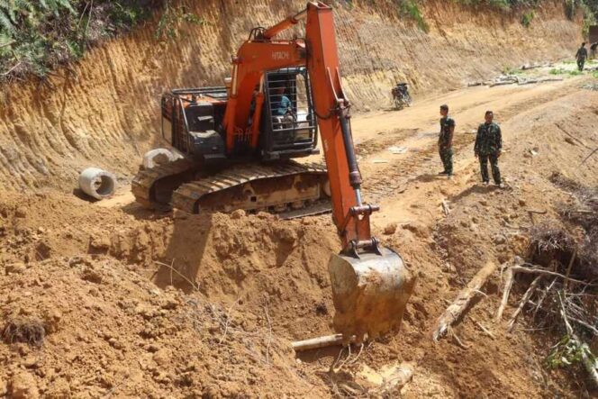 
					Satgas TMMD ke-125 Kodim 0209/Labuhanbatu Maksimalkan Konstruksi Jalan di Titik Rawan Longsor