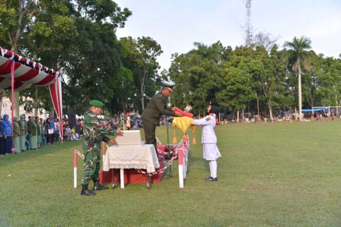 
					Danramil 06/MB Mayor Inf Kurniawan Edi Saputra menjadi Inspektur Upacara, Minggu (17/08/2025)