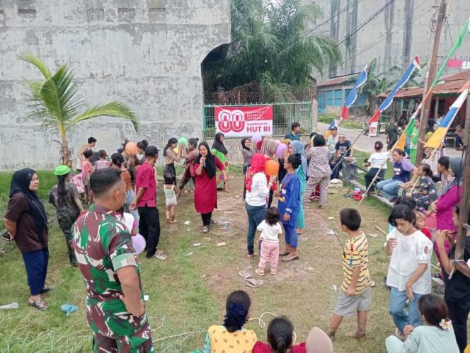 
					Bati Tuud Koramil 03/SB Pelda Richad Hendra Sirait bersama dua orang anggota, dan diikuti dengan penuh antusias oleh masyarakat sekitar, selasa (19/08/2025)