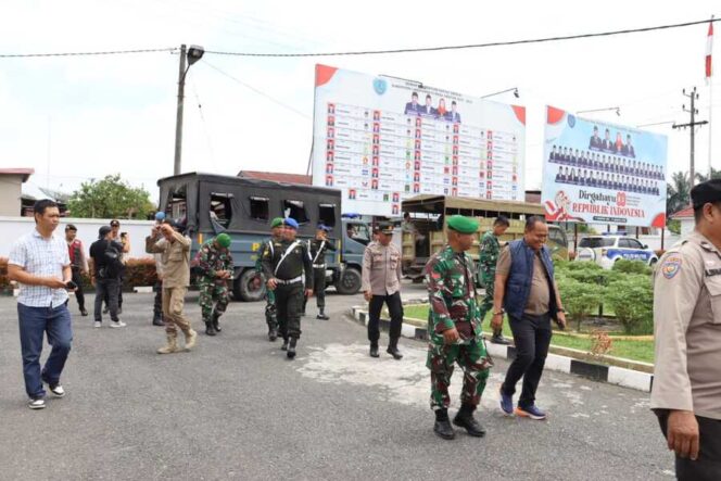 
					Polres Labuhanbatu bersama instansi terkait mengadakan patroli skala besar di wilayah hukum mereka, Kamis (04/09/2025).