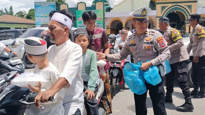 
					“Polantas Menyapa Jumat Berkah” pada Jumat (05/09/2025) di Masjid Agung Rantauprapat