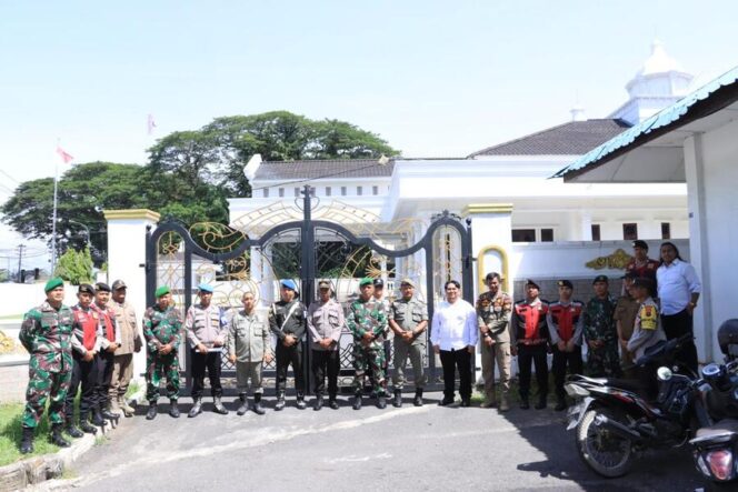 
					Polres Labuhanbatu bersama TNI dan Satpol PP mengintensifkan patroli gabungan di sejumlah titik rawan di Kabupaten Labuhanbatu, Senin (08/09/2025)