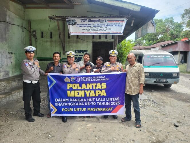 
					Sat Lantas ) Polres Labuhanbatu menggelar kegiatan “Polantas Menyapa” , Kamis (11/09/2025)